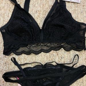 Lace, no wire bralette set